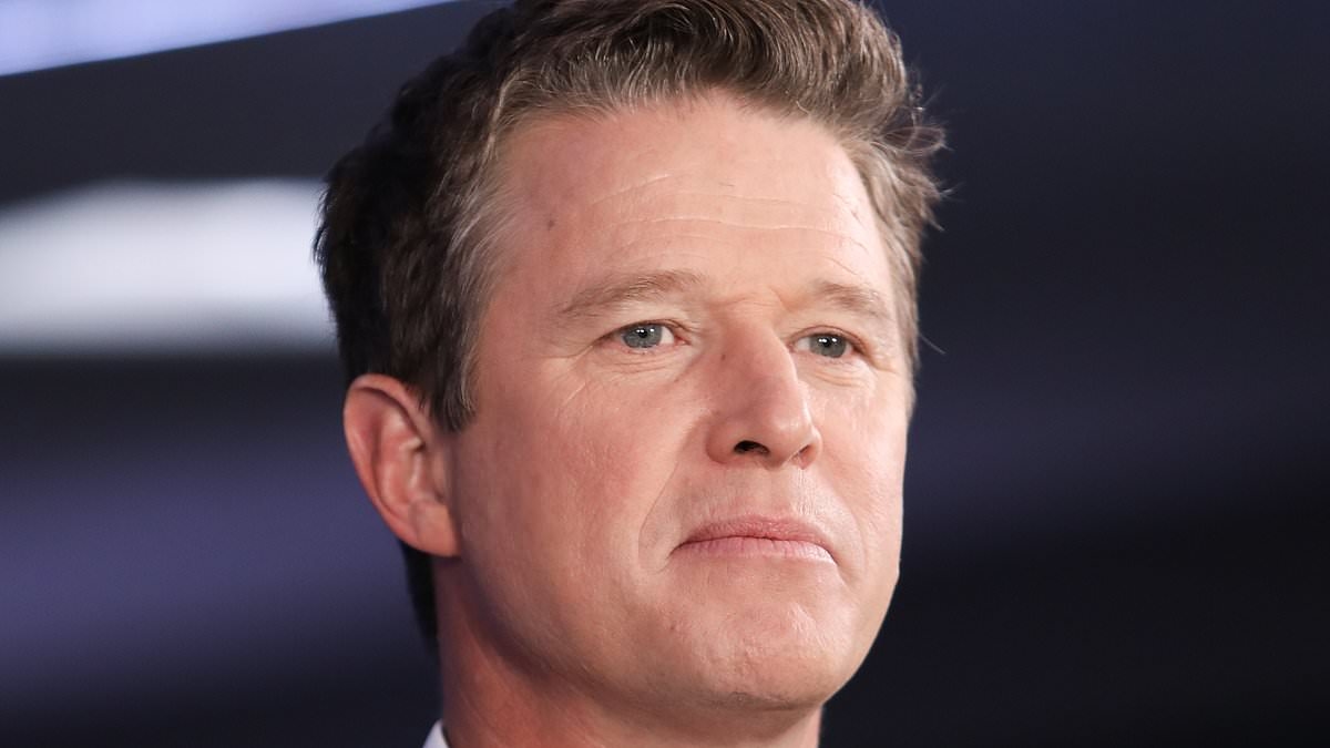 Billy Bush is replaced by handsome TV star on Extra
