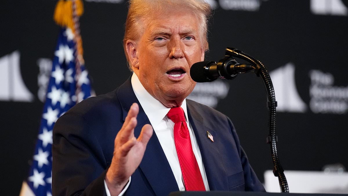 Trump to headline 'anti-woke' awards honoring George Strait, Michael Crawford, Gloria Gaynor and KISS