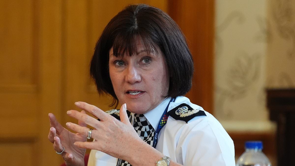 Awarded £12,000, man who had his finger broken by Police Scotland officer