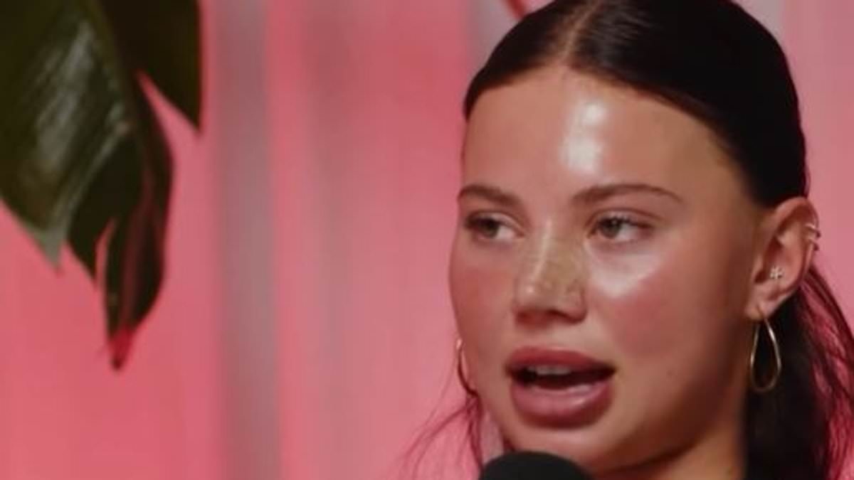 Bailey Smith's ex Izzy Armitage appears to rip into AFL star and makes explosive claims of cheating after his budding romance with Tammy Hembrow is revealed