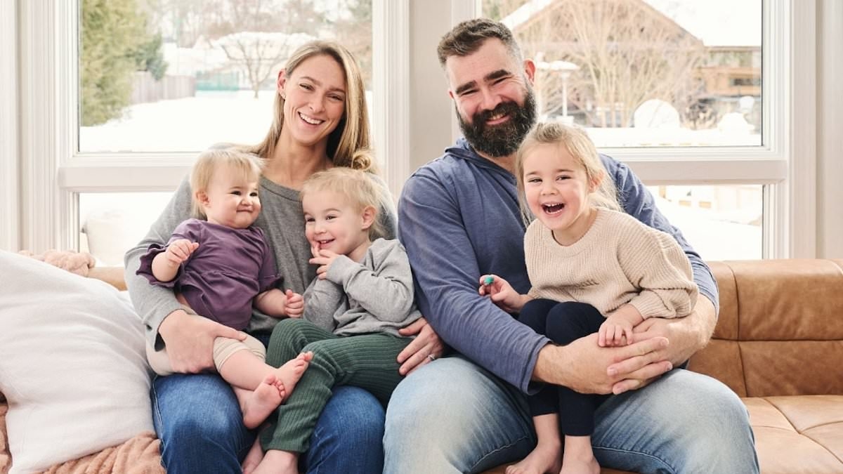 Taylor Swift shares sweet detail of her relationship with Jason Kelce's daughters