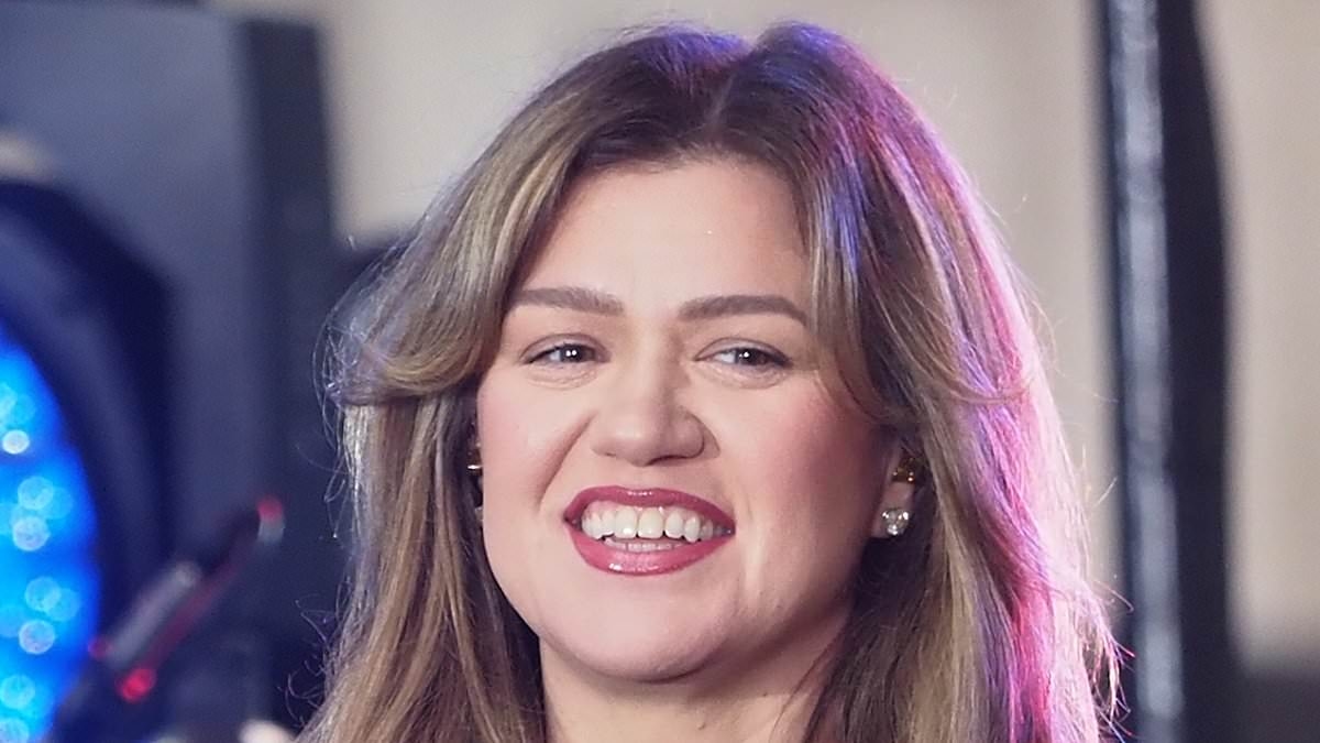 Kelly Clarkson cancels Texas concert appearance days after ex-husband Brandon Blackstock's shock death