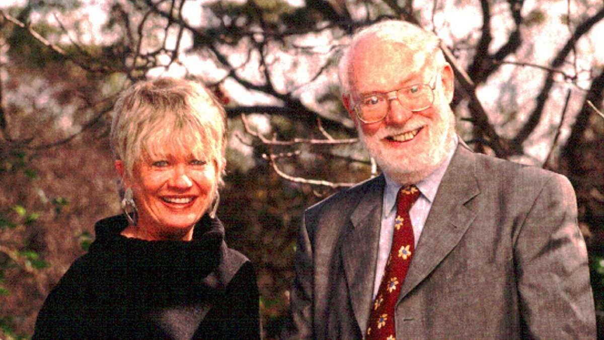 Prime Minister Anthony Albanese pays touching tribute to beloved film critic David Stratton after his death