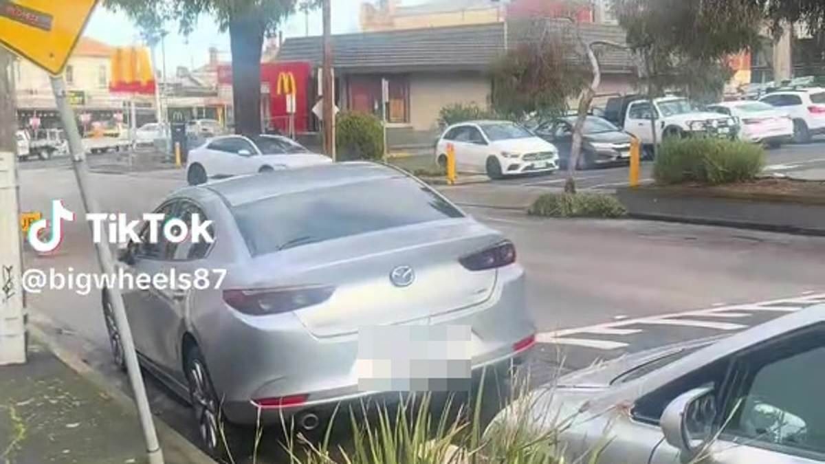 Aussie DoorDash driver goes viral after bizarre request - as hundreds reveal they're guilty of the same thing