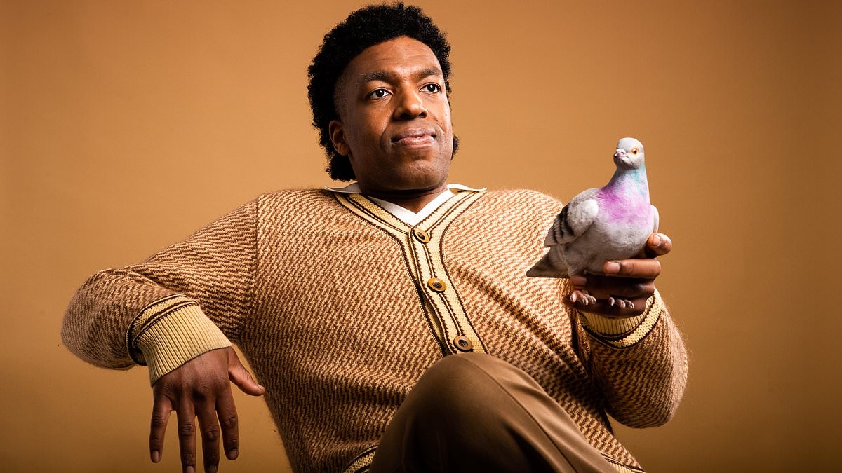 It's been a standout year for standup at the Fringe, says Veronica Lee. This week's highlights? A man obsessed with pigeons, and a woman disguised as a potted plant...