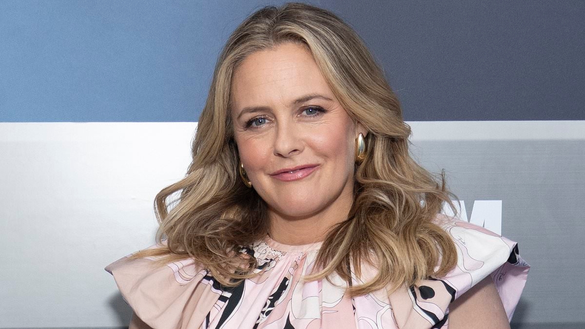Alicia Silverstone admits brutal '90s body-shaming that included Babe the Pig comparison still haunts her