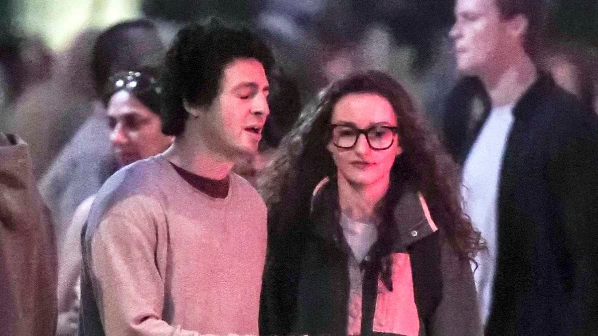 Weapons star Julia Garner looks unrecognizable as she transforms into convicted crypto fraudster for new show