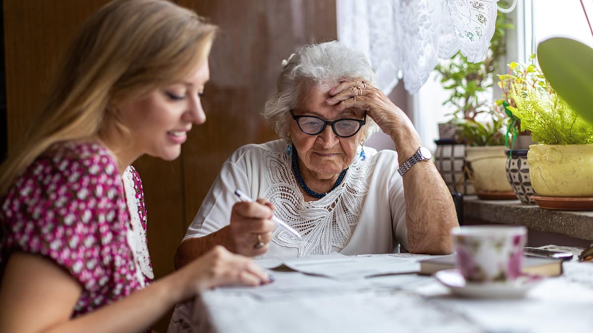 I'm a dementia expert, this is how to tell the difference between 'normal' memory loss and Alzheimer's