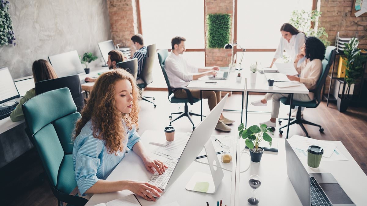 Aussies reach out for support to deal with new workplace issue