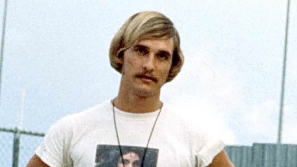 Hollywood star looks unrecognisable with blond locks in breakout movie 32 years ago