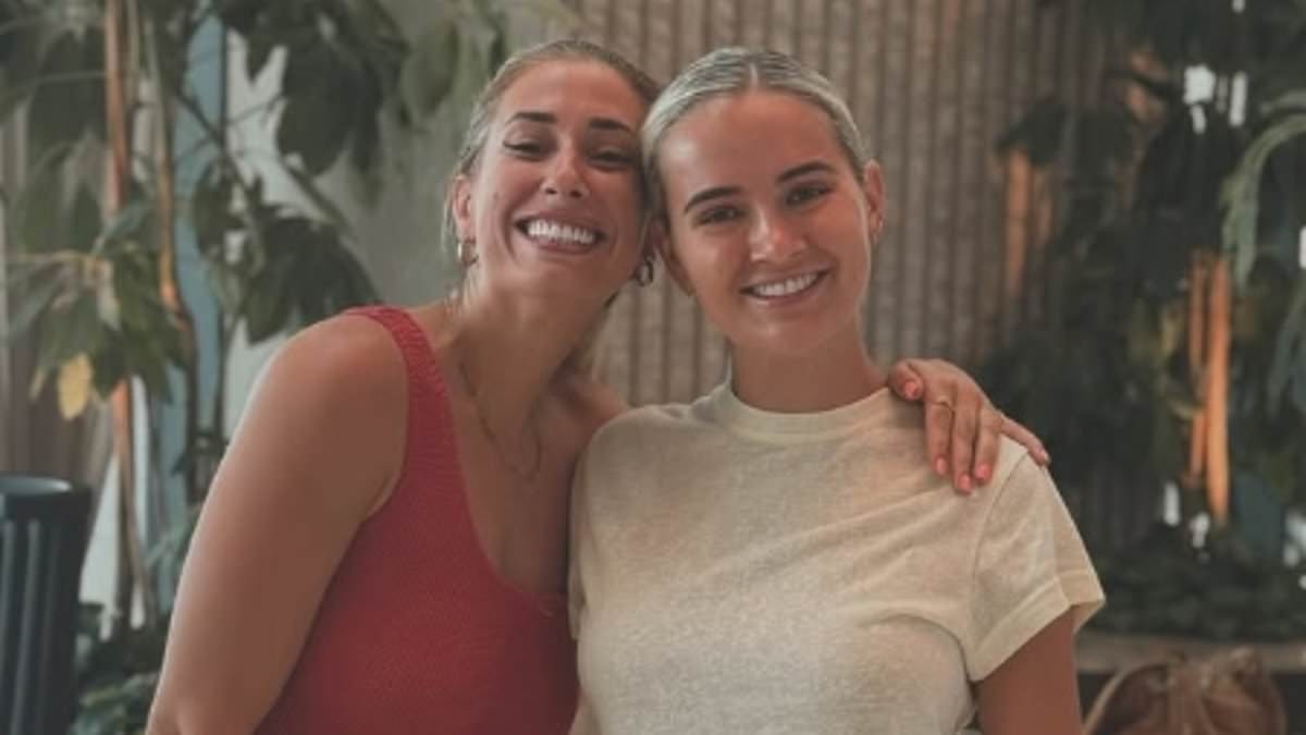 Stacey Solomon strikes up sweet friendship with 'down to earth' Molly-Mae Hague on Turkish holiday after meeting at dinner as she issues invitation to Pickle Cottage