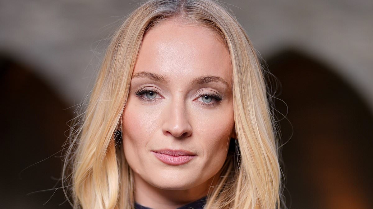 Sophie Turner reveals kiss with Kit Harington made them both 'retch'