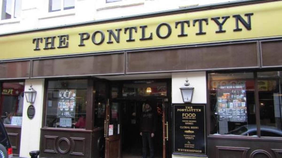 Wetherspoons manager sacked over giving colleague staff discount for £30 of chicken bites wins unfair dismissal claim