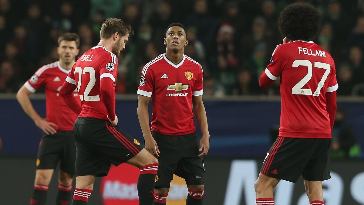 Forgotten former Man United star signed by Sir Alex Ferguson joins new club just hours after having contract ripped up