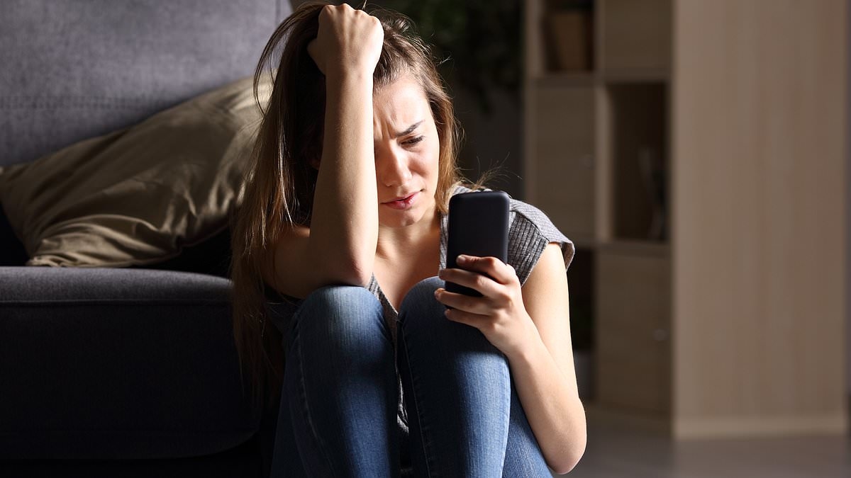 Psychotherapist reveals key warning sign that your everyday stress is about to tip you over the edge, triggering a mental breakdown