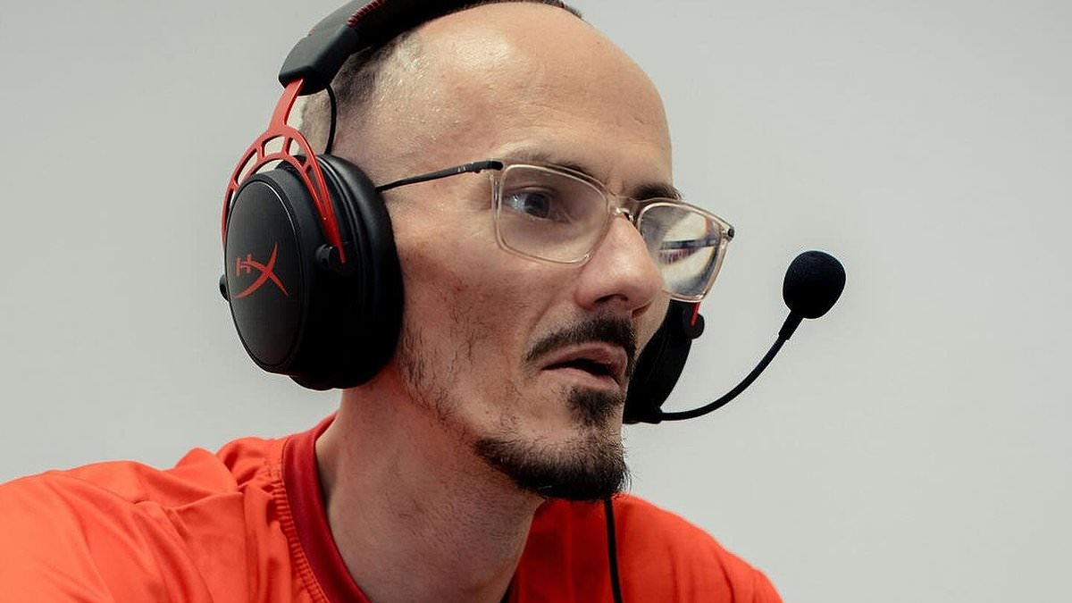 French online star known for extreme challenges dies during live stream following 'ten days of torture, sleep deprivation and ingestion of toxic products'