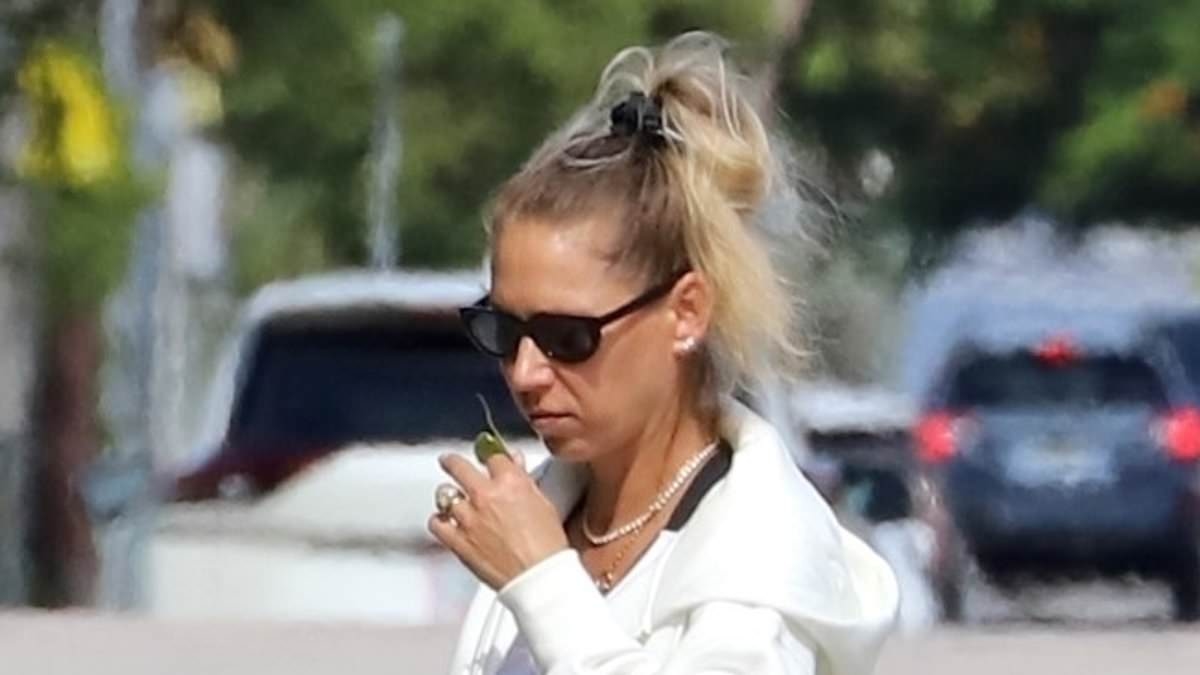 Glamorous former tennis star makes rare public appearance after remarkable recovery from health scare