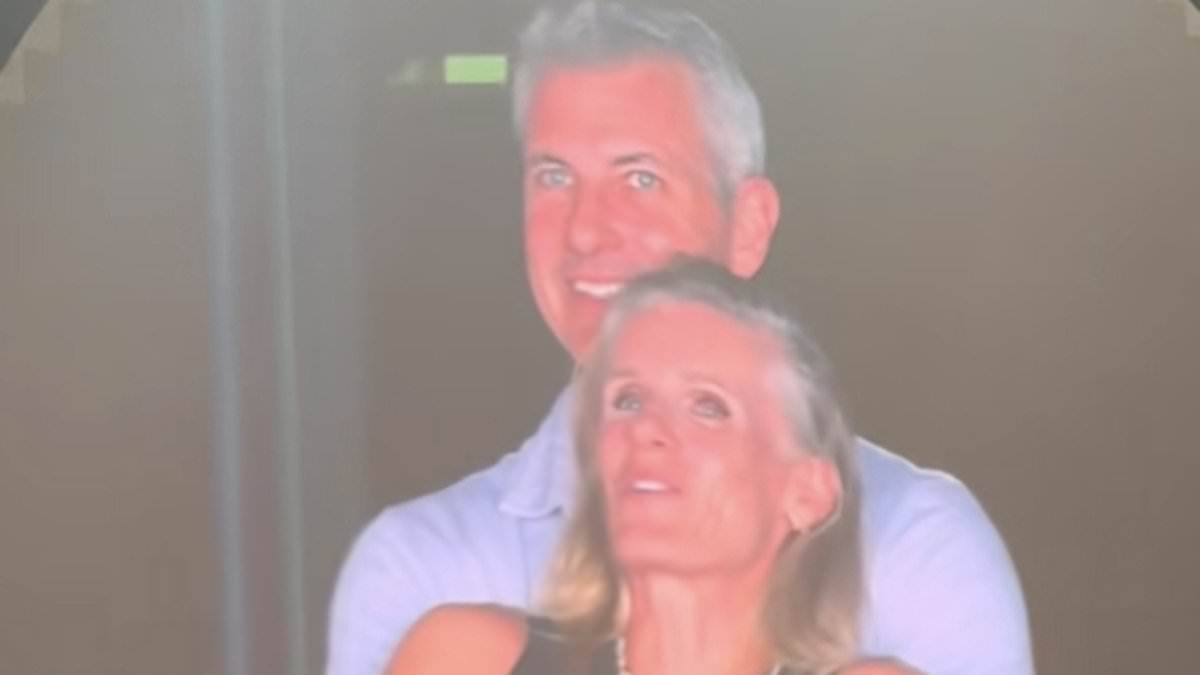 Chris Martin defends keeping Coldplay kiss cam despite Astronomer CEO 'debacle'