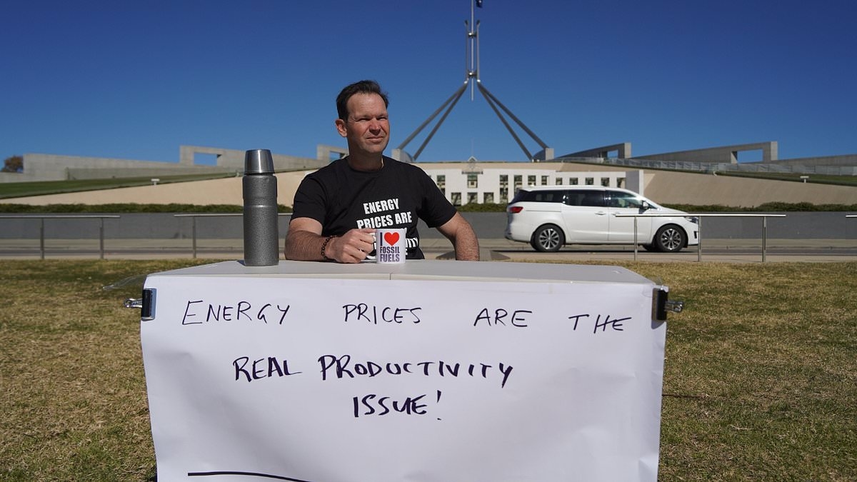 Single photo says it all about the real reason Australians feel so poor right now