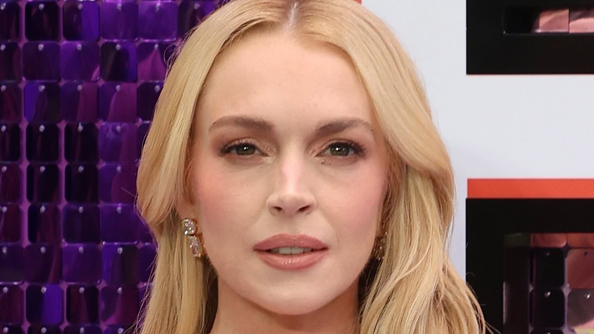 Lindsay Lohan posts makeup-free selfies after denying plastic surgery… and fans are all asking the same thing