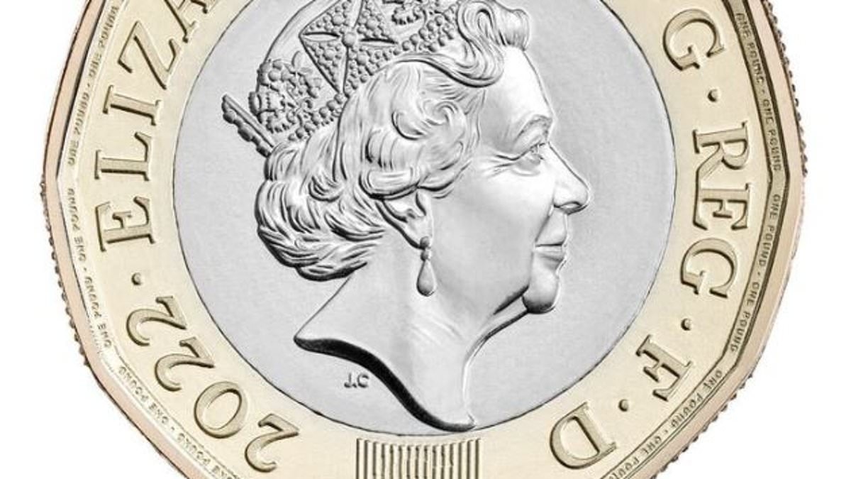 Final and rarest batch of £1 coins bearing the portrait of Queen Elizabeth II which were minted the year she died are released into circulation