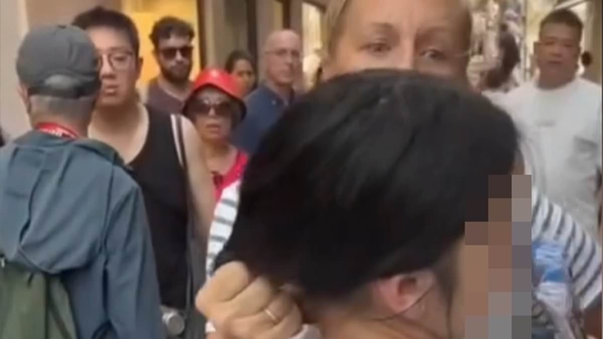 You messed with the wrong mom! Daughter of US tourist who held on to ponytail of 14-year-old pickpocket for 50 MINUTES reveals brilliant way she tracked down thief in Venice crowds
