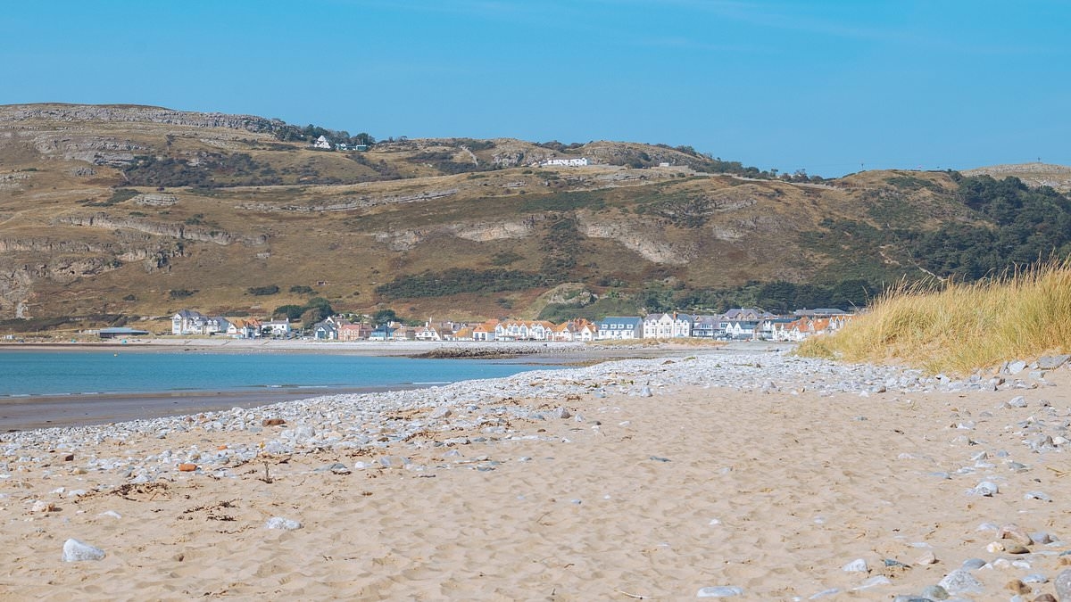 Visitors warned to avoid popular Welsh beach after 'serious public health concern'