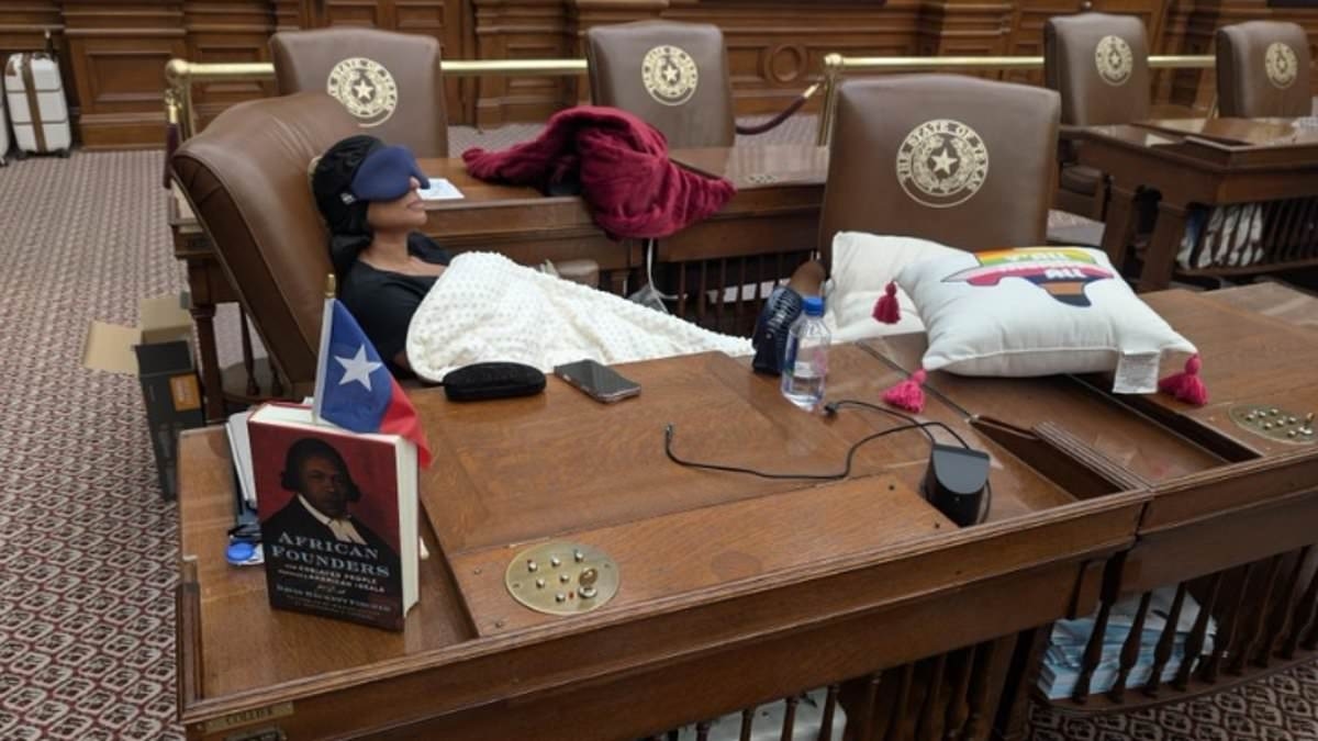 Brutal warning to Texas Democrats as troopers shadow every move to ensure vote... handing seats to Republicans