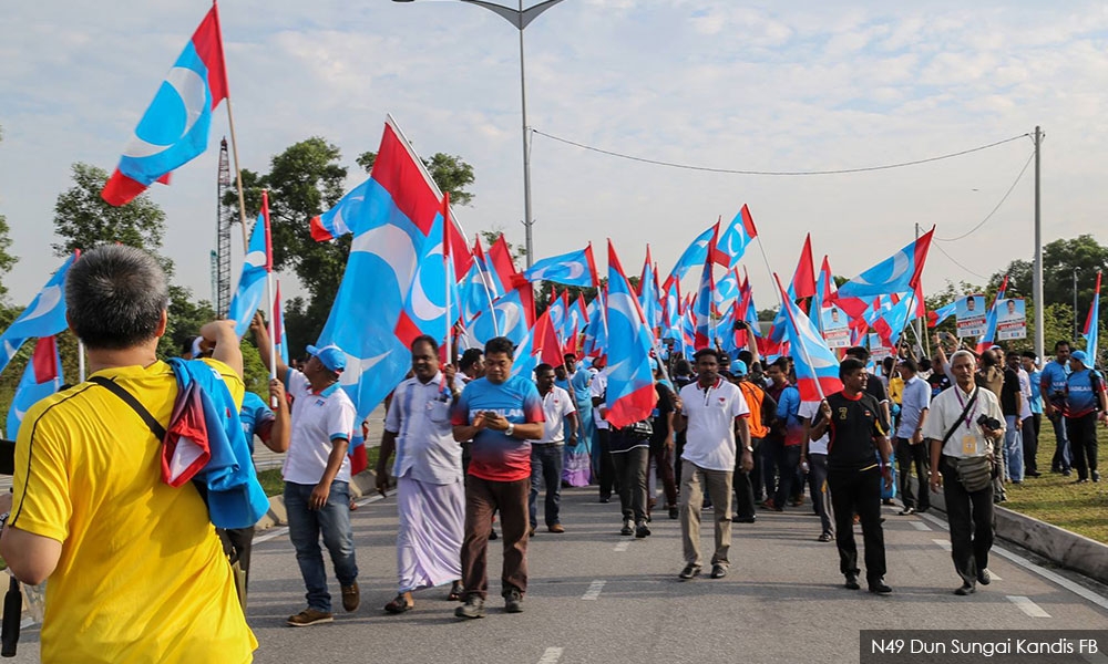 PKR's crumbling minority support