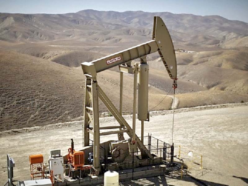 Petroleum dealers threaten strike