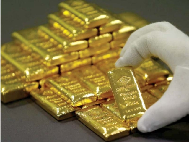 Gold soars to Rs359,000 per tola amid international spike