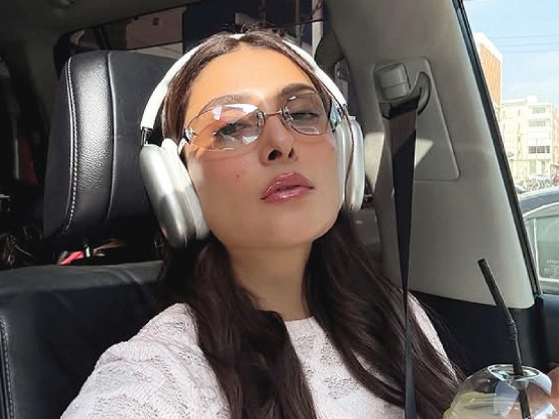Ayeza Khan nails the effortless airport look