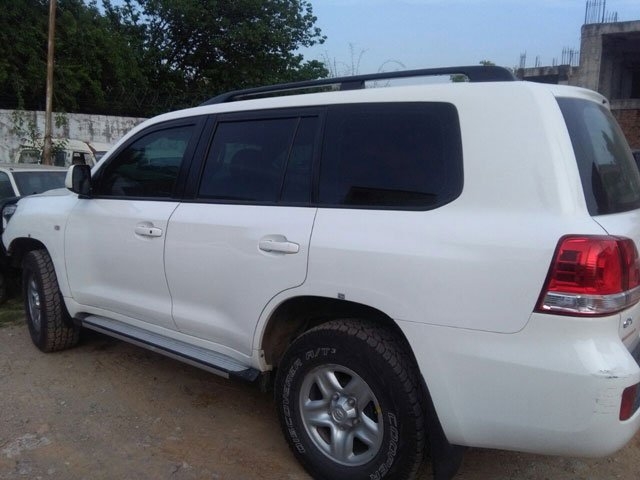 Rs526m released to buy SUVs for top babus
