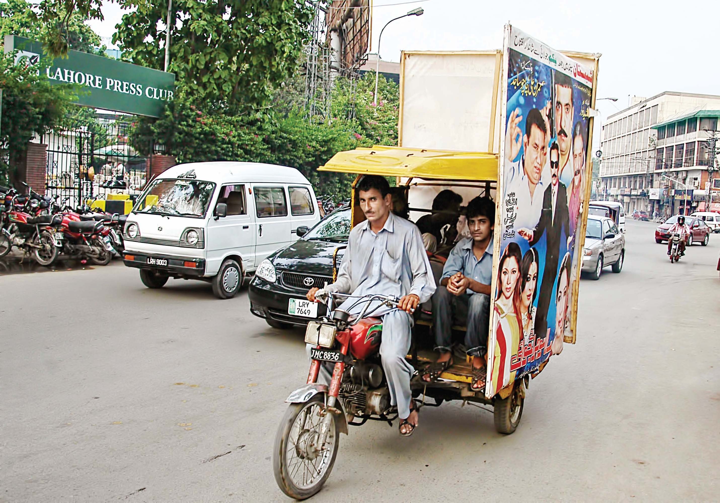LHC signals crackdown on Qingqi rickshaw factories