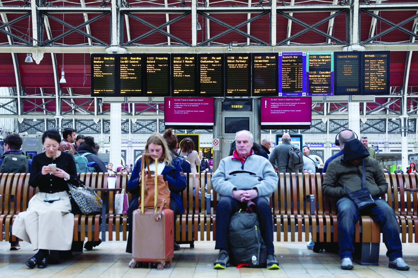 Heathrow fire closure causes flight turmoil
