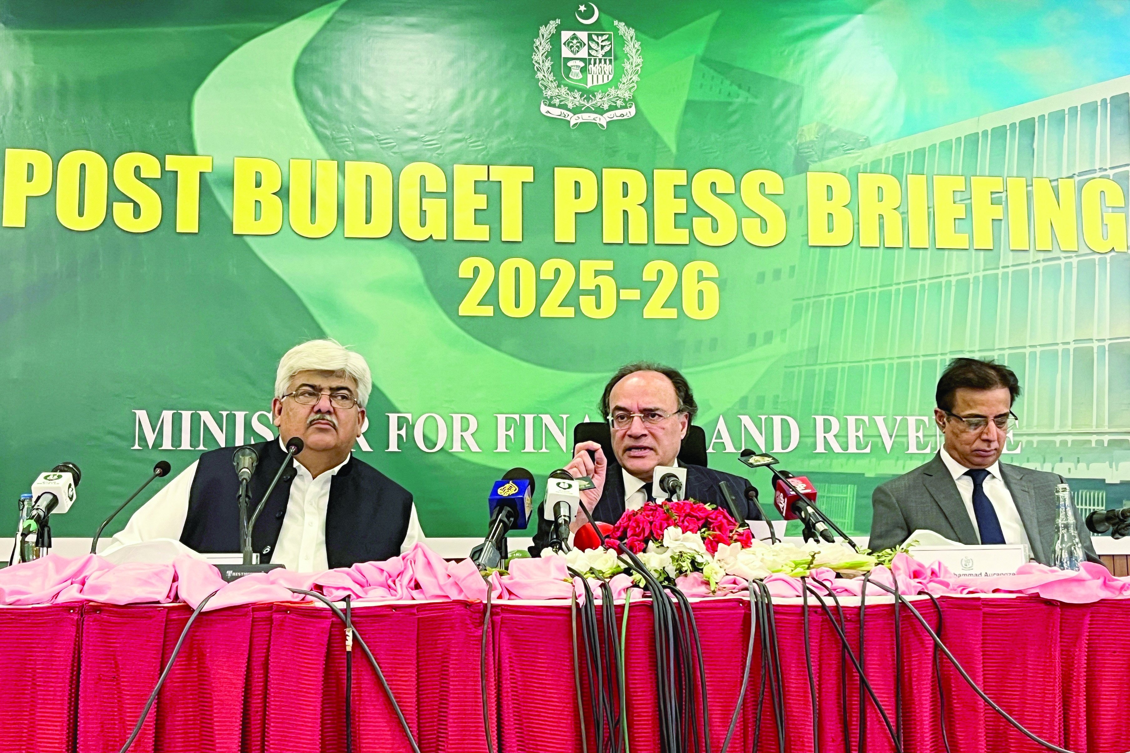 Govt hints at Rs500b mini-budget