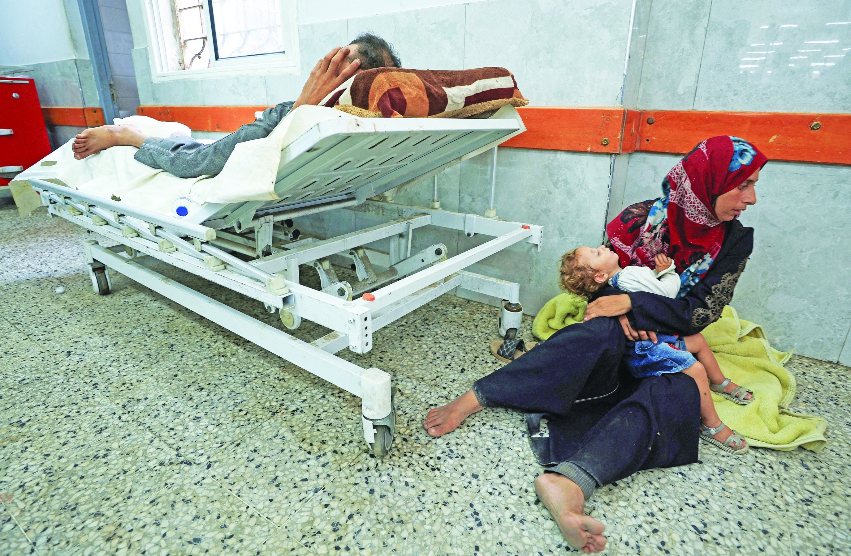 60 Gazans dead in Israeli gunfire, airstrikes