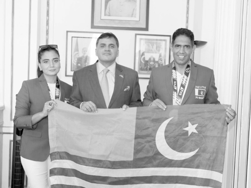 Pak HC honours runners at London Marathon