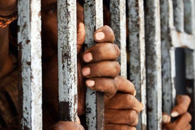 Six held for impersonating police