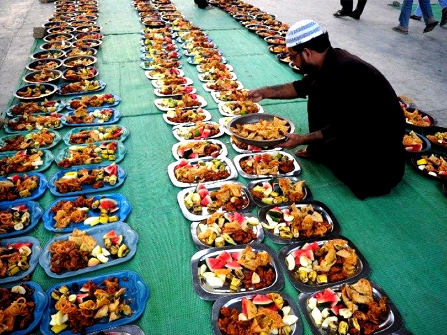 Soaring costs hit Iftar gatherings