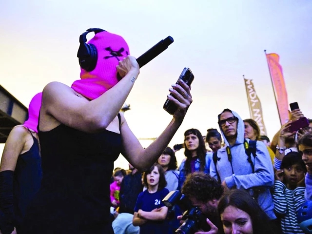 Russia criminalising 'extremist' content