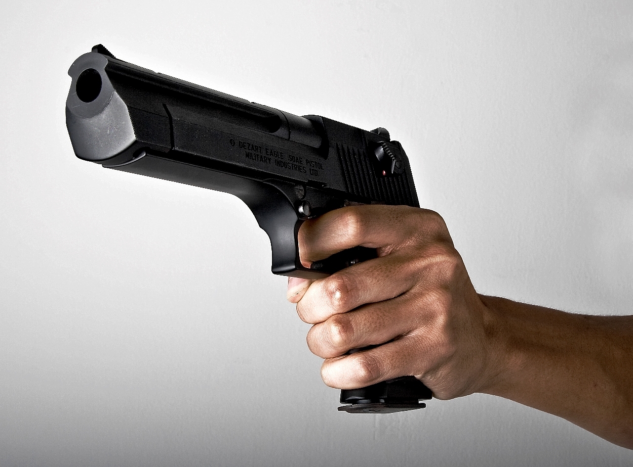 Robbers in police uniforms loot Rs9.5m from butchers