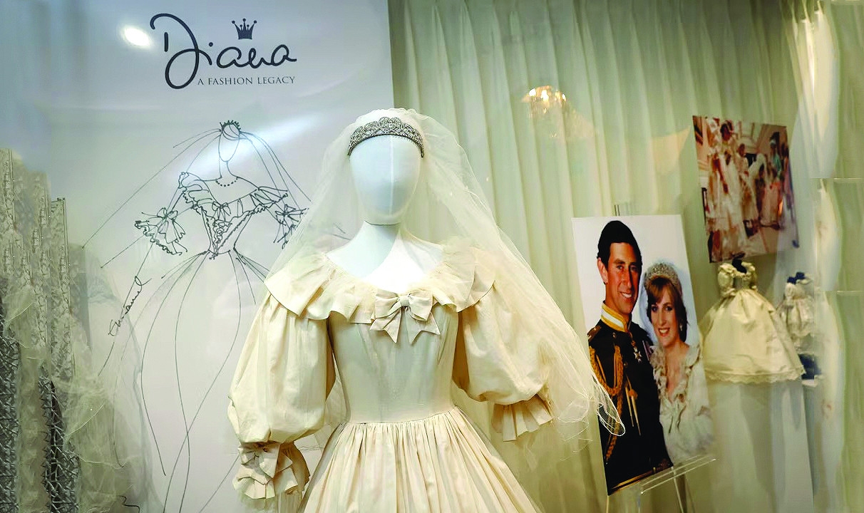 Princess Diana's pricey dresses head to auction