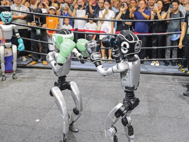 Robots play drums, serve drinks at China expo