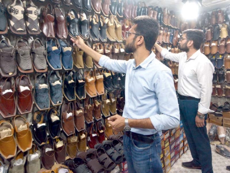 Peshawari Chappal prices rise amid Eid demand