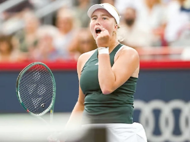 Swiatek sinks, Osaka shines at Canadian Open