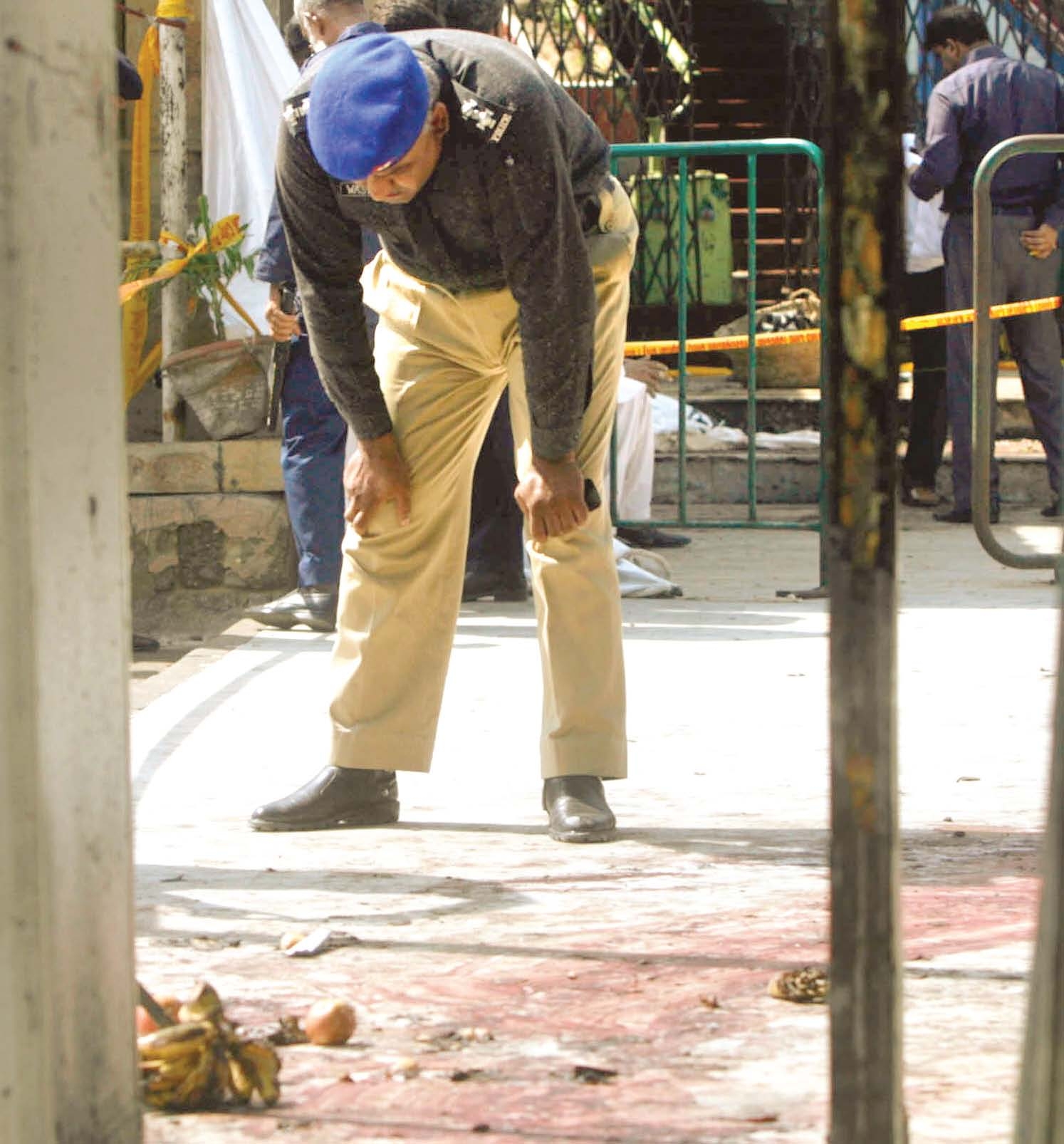 Two cops martyred in Peshawar suicide blast