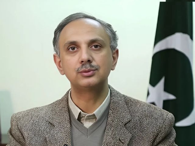 Ayub urges strong message to India