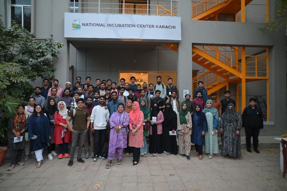 ‘AI Seekho' takes Karachi by storm: Students engage in Google's AI initiative