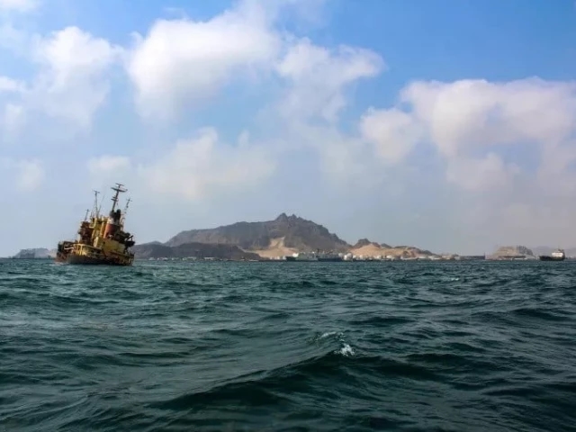 At least 54 migrants dead as boat sinks off Yemen coast in rough weather